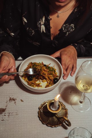 Gancho: A nova taberna de Louise Bourrat traz receitas familiares e um toque vintage a Alfama