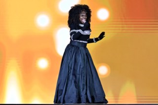 Angie Stone, renomada cantora de R&B, falecida em acidente trágico após show na Alabama