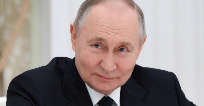 Meme divertido revela Putin como espectador de discussões entre Trump e Zelensky