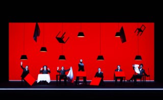 Robert Wilson reinterpreta Fernando Pessoa em espetáculo inovador no São Luiz