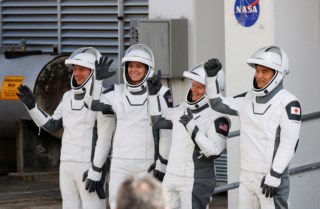 SpaceX resgata astronautas da EEI após nove meses retidos no espaço