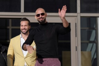 Andrew Tate e Tristan Tate: Recepção calorosa em Las Vegas apesar de acusações sérias