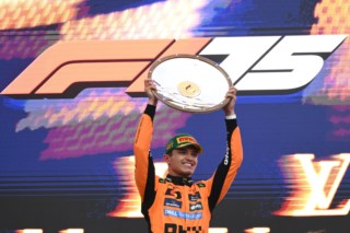 Lando Norris brilha em Melbourne e vence Verstappen no GP da Austrália sob chuva