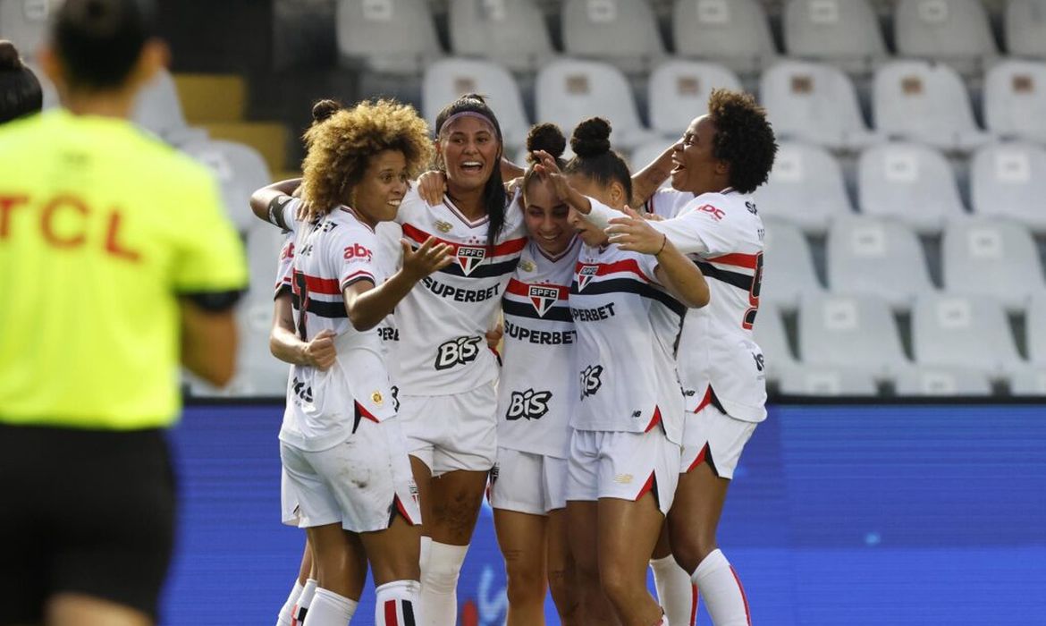 São Paulo e Corinthians se enfrentam na final da Supercopa Feminina após vitórias nas semifinais