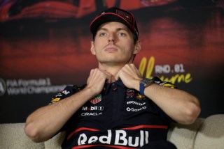 Lando Norris brilha em Melbourne e vence Verstappen no GP da Austrália sob chuva