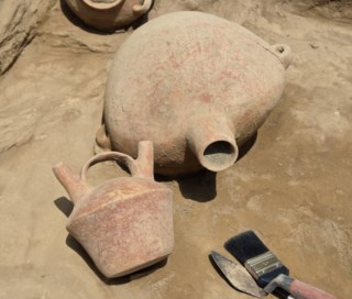 Jarros milenares são descobertos em Callao, Peru, durante instalação de gasodutos