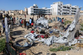 Ataques aéreos israelenses em Gaza resultam em 14 mortes e elevada tensão na região