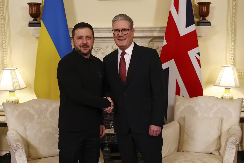 Zelensky continua diálogo com EUA após encontro conturbado com Trump