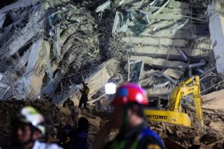 Birmânia: Sismo de 7,7 graus resulta em mais de mil mortes e ajuda internacional é solicitada