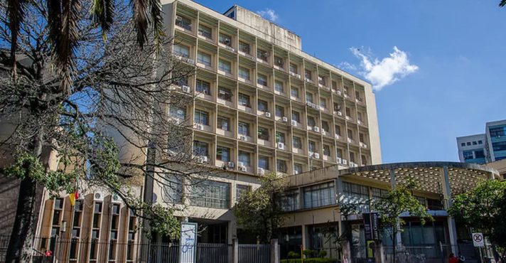 Universidade Federal do Rio Grande do Sul realiza 'tour comunista' para calouros