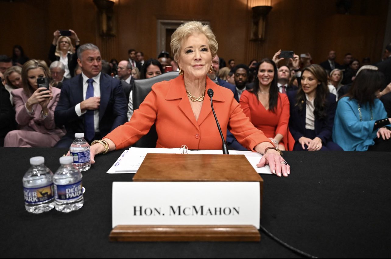 Departamento de Educação dos EUA anuncia demissão de quase metade de seus funcionários