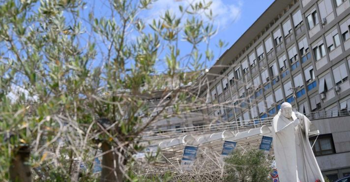 Saúde do Papa Francisco: Informações sobre sua recuperação no hospital