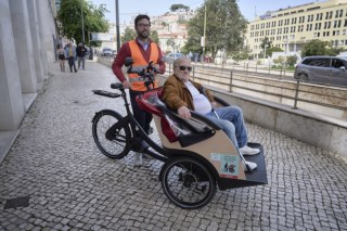 Curso inédito no Brasil ensina médicos a prescrever atividades de saúde social como passeios na natureza