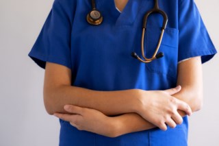 Limite de Horas de Trabalho Para Médicos do Trabalho Gera Críticas e Precariedade