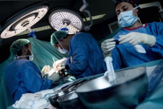 SNS registra recorde de cirurgias em 2024, mas desafios persistem