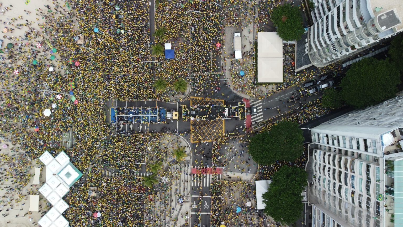 Multidão pacífica em Copacabana pede anistia em manifestação histórica