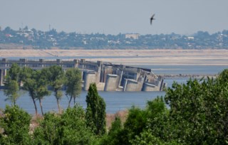 Destruição da Barragem de Kakhovka e Seus Impactos Ambientais Devastadores