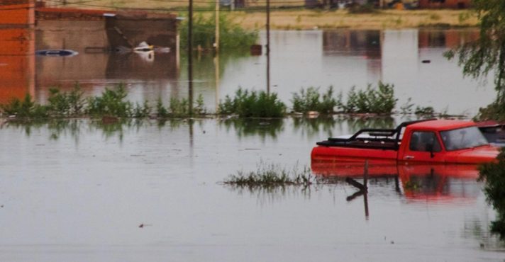 Enchente em Bahía Blanca, Argentina, resulta em morte e devastação para a população