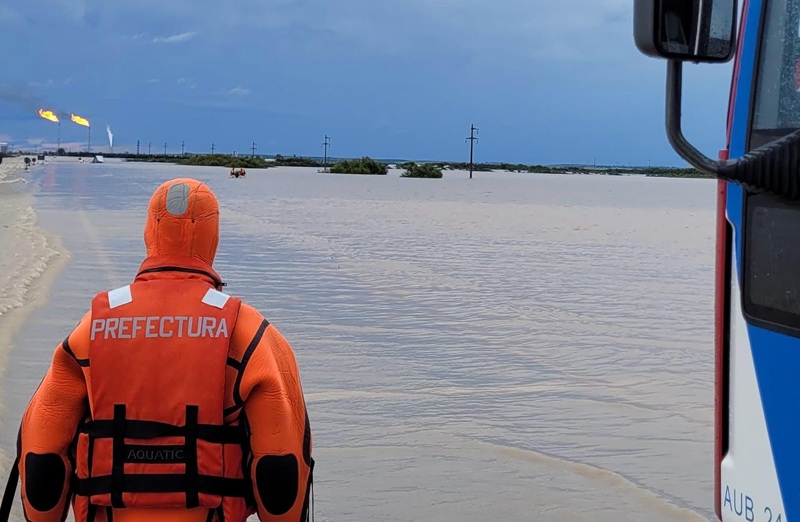 Enchente em Bahía Blanca, Argentina, resulta em morte e devastação para a população