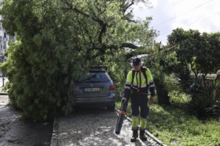 Mau tempo causa caos na Grande Lisboa com mais de seis mil ocorrências e várias estradas cortadas