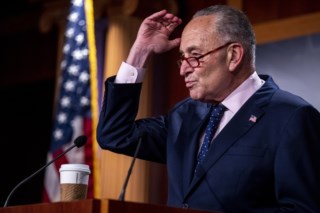 Líder democrata pede investigação sobre fuga de informação no Senado dos EUA