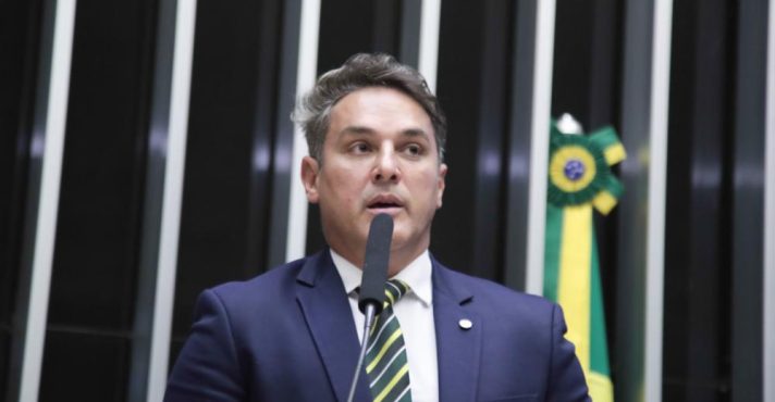 Pesquisa aponta Luciano Zucco como favorito para o governo do Rio Grande do Sul em 2026