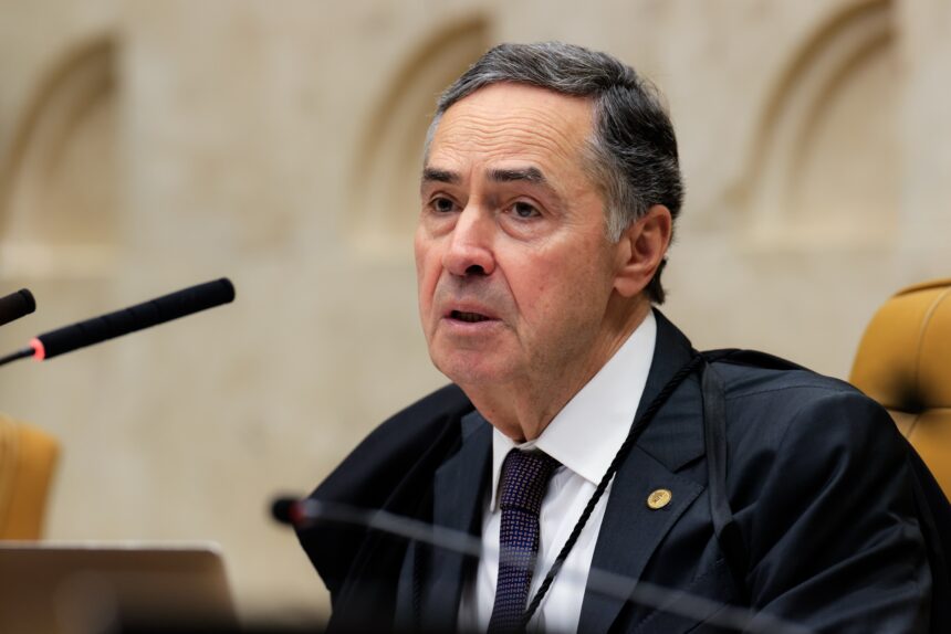 Barroso nega pedidos de afastamento de Zanin e Dino no julgamento de Bolsonaro no STF