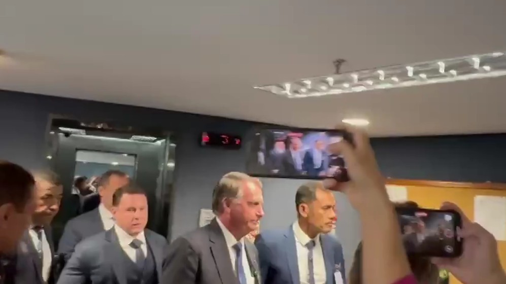 Bolsonaro no STF: Julgamento Pode Torná-lo Réu por Tentativa de Golpe de Estado