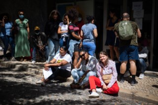 Cidadania Portuguesa em Crise: Esperas Longas e Burocracia Desumanizadora