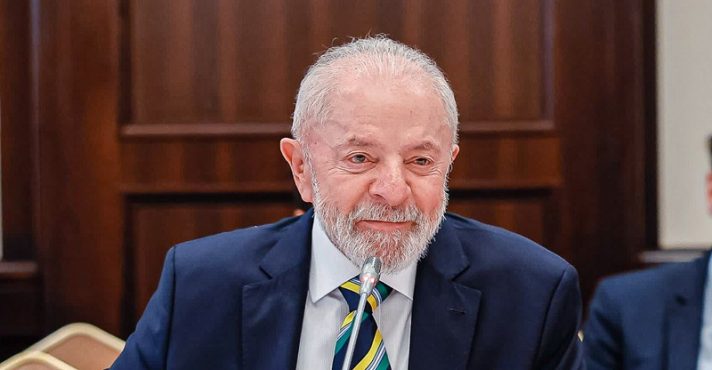 Lula questiona veracidade da facada em Bolsonaro após internação e gera polêmica na política