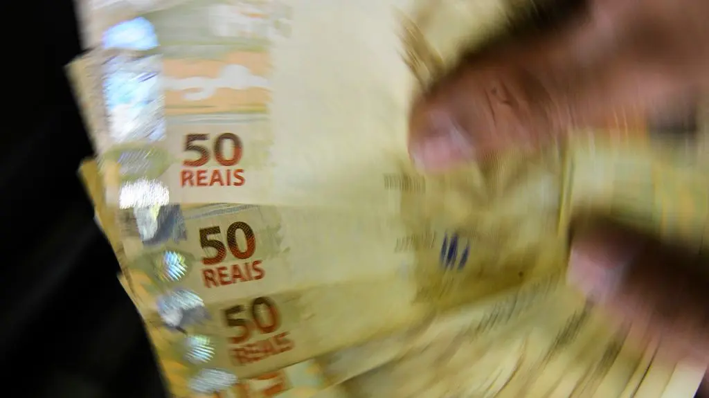 Crédito consignado: juros superam expectativa do governo e atingem 6% para CLT e MEI