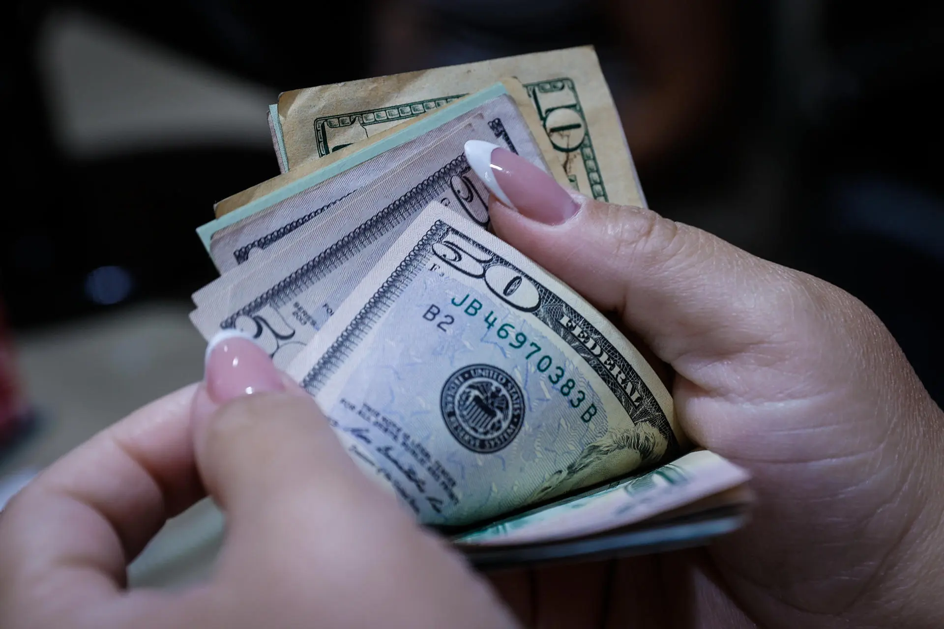 Dólar fecha em R$ 5,629 após tarifaço de Trump, menor patamar desde outubro de 2024