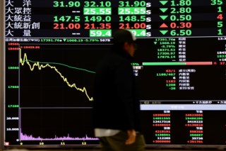 Entrada em vigor das tarifas de Trump causa alerta nas bolsas e incerteza econômica