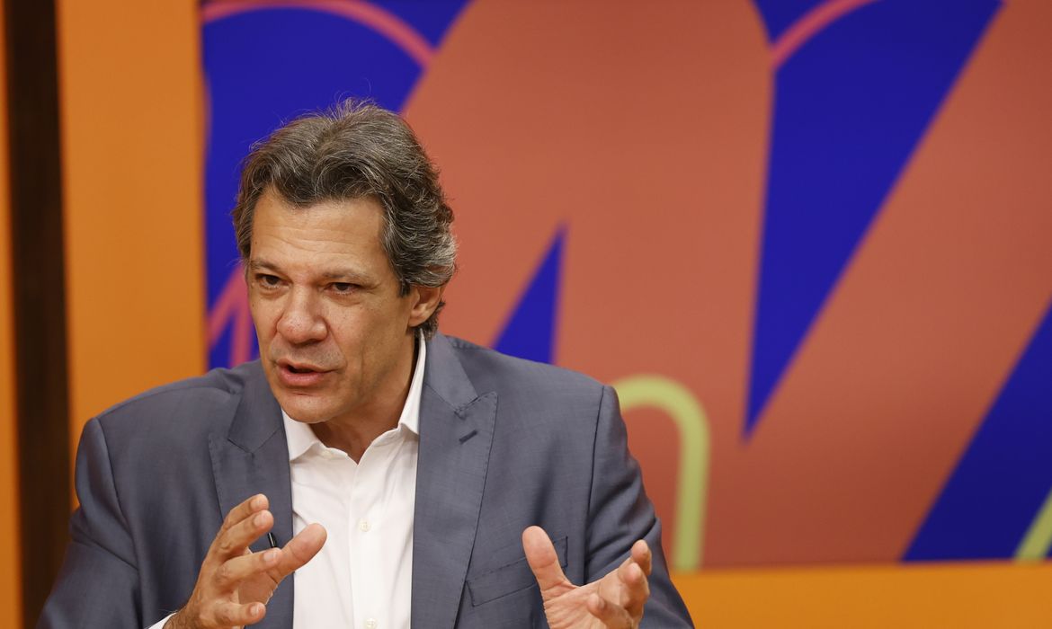 Haddad critica tarifas dos EUA como incoerentes e defende diálogo para fortalecer relações