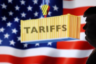 Líderes mundiais reagem à nova guerra comercial de Trump, destacando incertezas econômicas