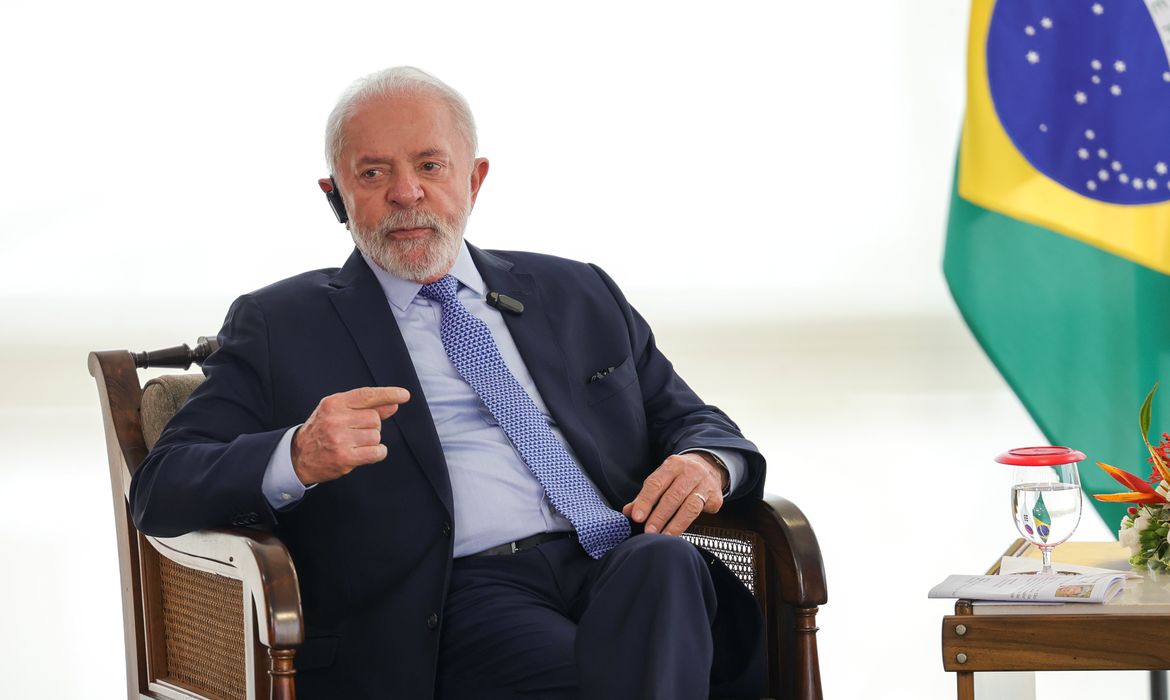 Lula sanciona Lei da Reciprocidade Comercial para proteger produtos brasileiros no mercado global