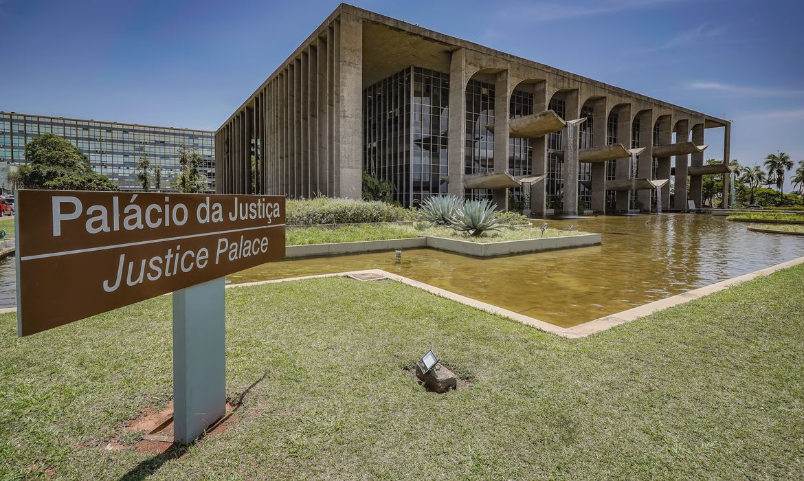Brasil lança programa Crescer em Paz para proteger crianças e adolescentes no país