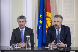 José Luís Carneiro defende verificações de segurança para imigrantes da CPLP e critica política do PSD