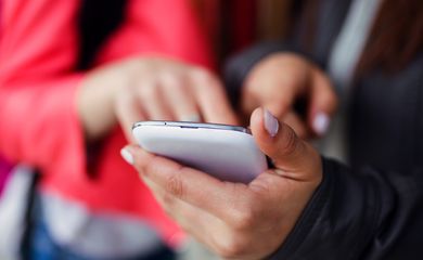 Polícia Civil fecha fábricas clandestinas de cosméticos na Baixada Fluminense