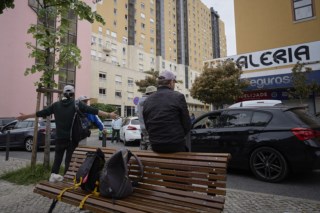 Moradores do Beato se manifestam contra a concentração de centros de apoio a sem-abrigo na freguesia