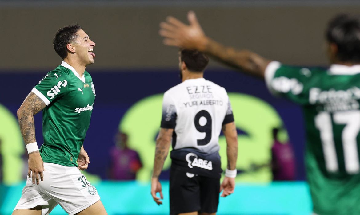 Palmeiras brilha com uruguaios e vence o Corinthians por 2 a 0 em clássico emocionante