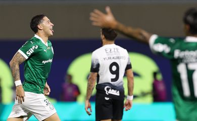 Flamengo assume liderança do Brasileiro com vitória sobre o Grêmio e brilha com Arrascaeta