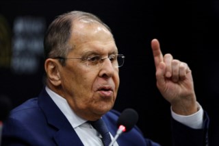Lavrov discute desafios para acordo de paz na Ucrânia e elogia Trump como pacificador