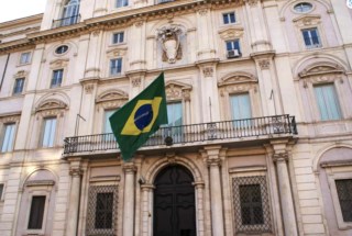 Embaixada do Brasil em Portugal oferece vaga de auxiliar administrativo com salário atrativo