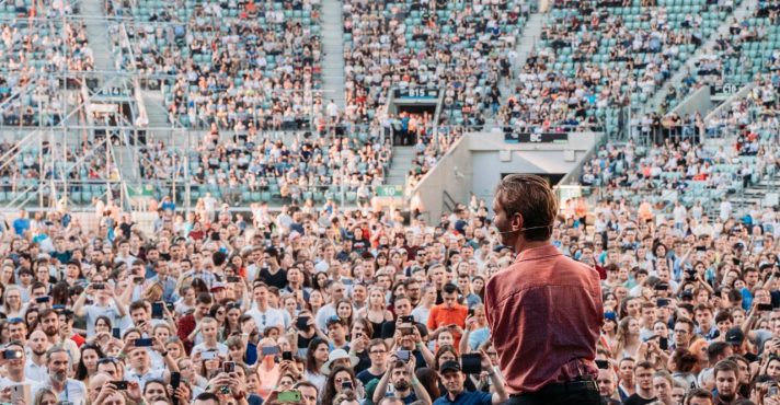 Nick Vujicic retorna ao Brasil para inspirar com sua história de superação e fé