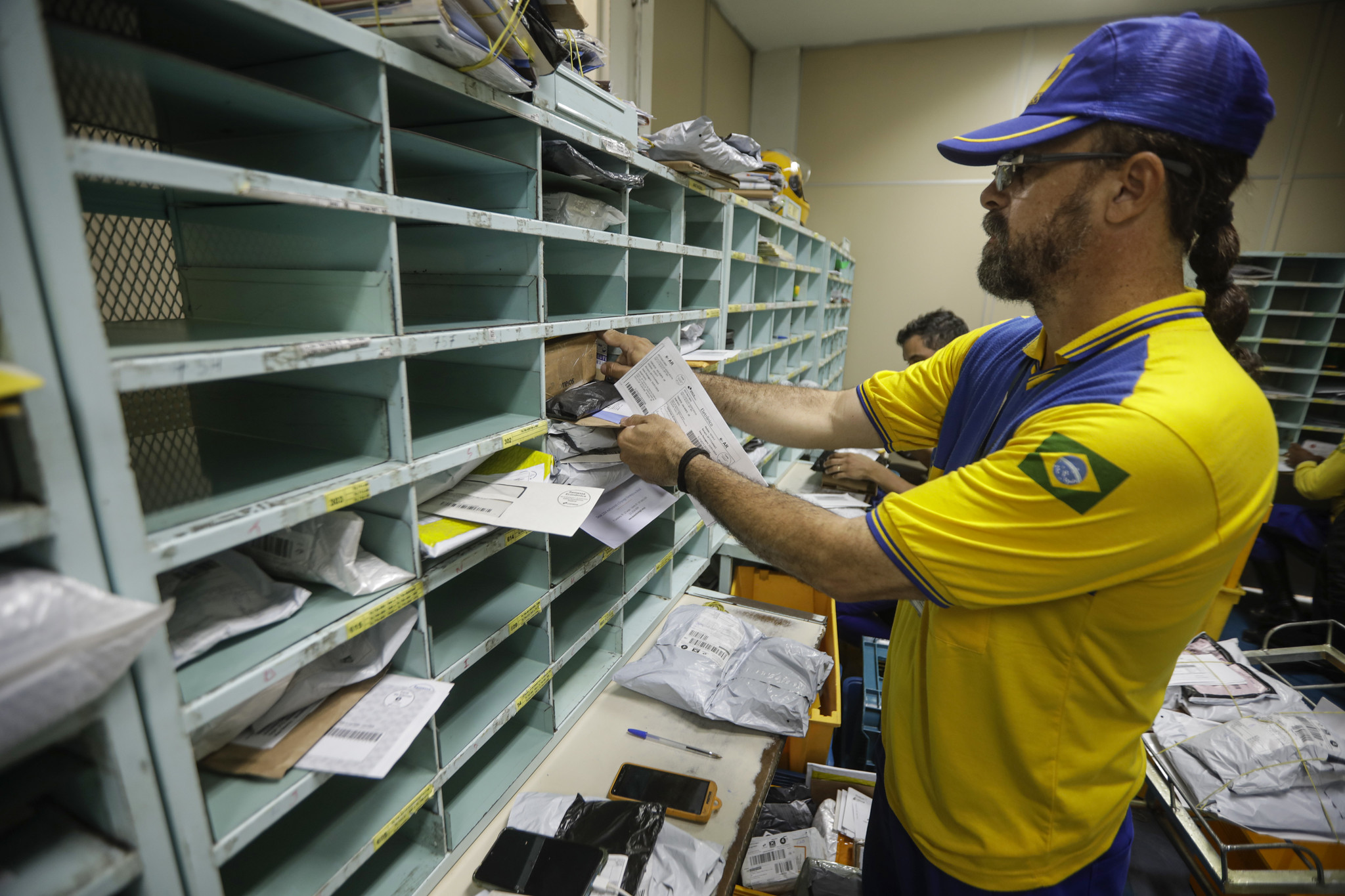 Hospitais suspendem atendimentos do plano dos Correios por falta de pagamento desde 2024