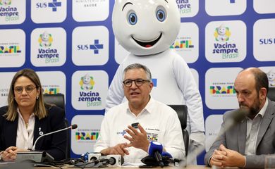 Campanha Nacional do Governo Visa Vacinar 30 Milhões de Estudantes em 14 Dias