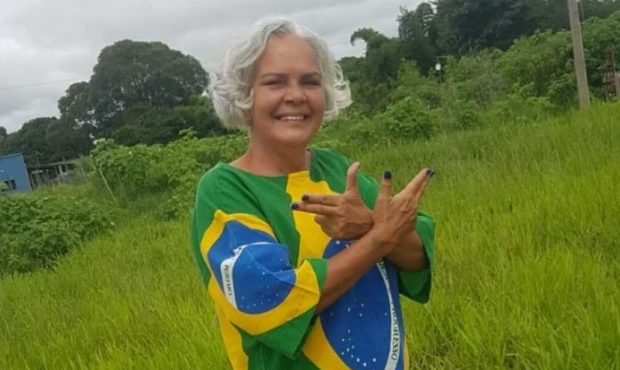 Defesa solicita prisão domiciliar para idosa com depressão em meio ao caos do 8 de janeiro