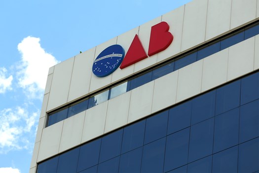 OAB-SP emite alerta sobre o golpe do falso advogado e suas implicações no meio jurídico