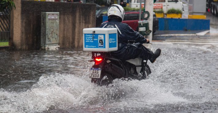 Chuvas intensas afetam 21 Estados do Brasil nesta terça-feira, alertando para riscos de alagamentos
